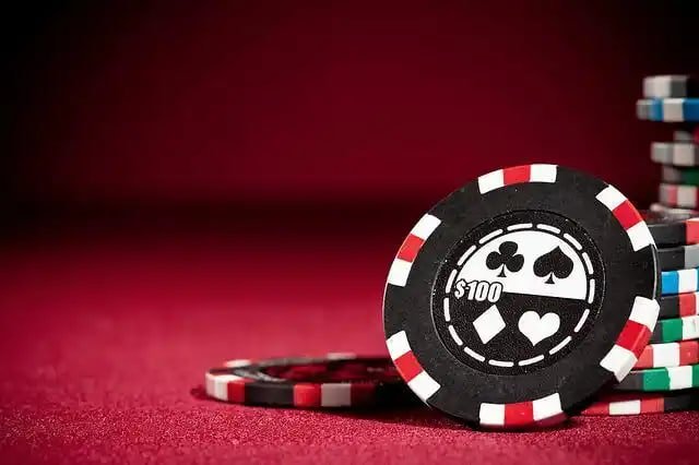 Filipino player browsing helpwin sports and casino categories on mobile